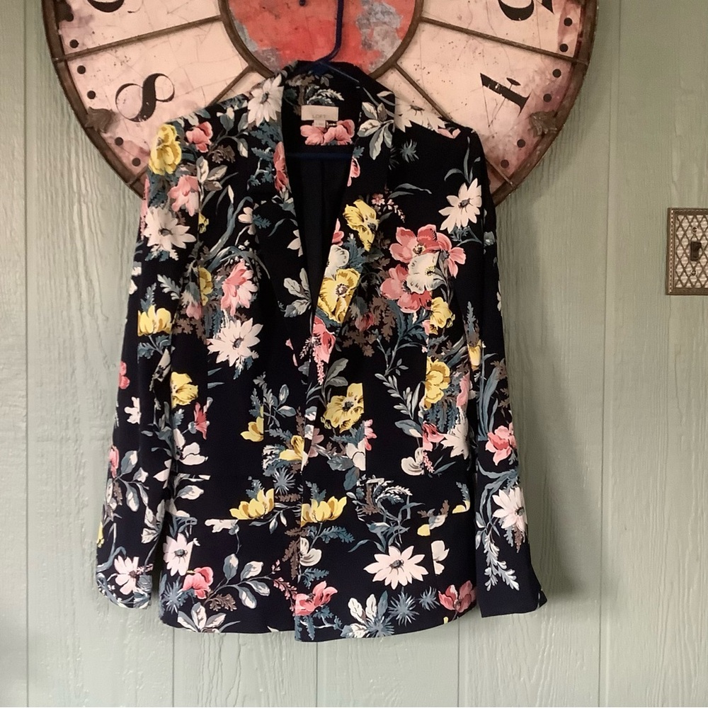 Loft size 6 open front long lengthh floral print blazer